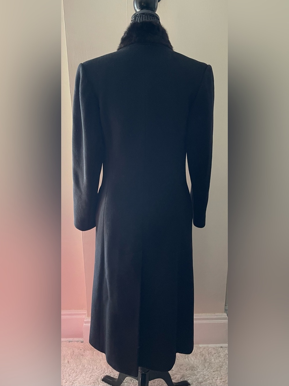 Vintage Hannah Black Wool Coat With Mink Collar - Picture 4 of 15